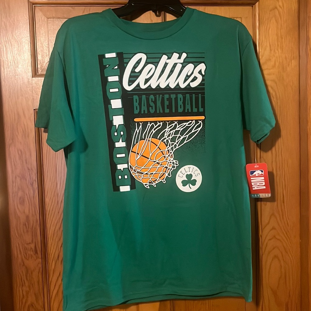 🏀☘️Celtics T-Shirt, NWT. Boys 18/20